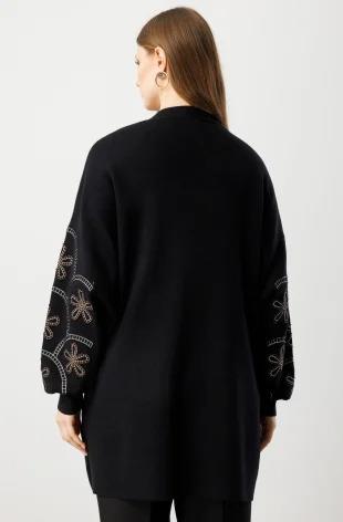 On Fashion Çiçek İşlemeli Torba Cepli Hırka