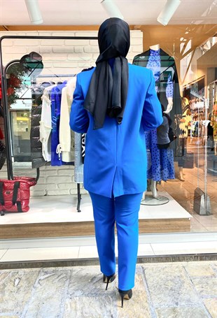 YEŞİM ÖZCAN KREP KUMAŞ DAR PAÇA PANT.