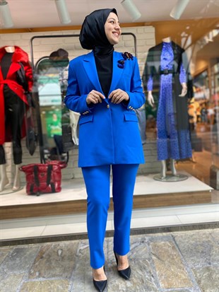 YEŞİM ÖZCAN KREP KUMAŞ DAR PAÇA PANT.