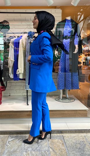 YEŞİM ÖZCAN KREP KUMAŞ DAR PAÇA PANT.