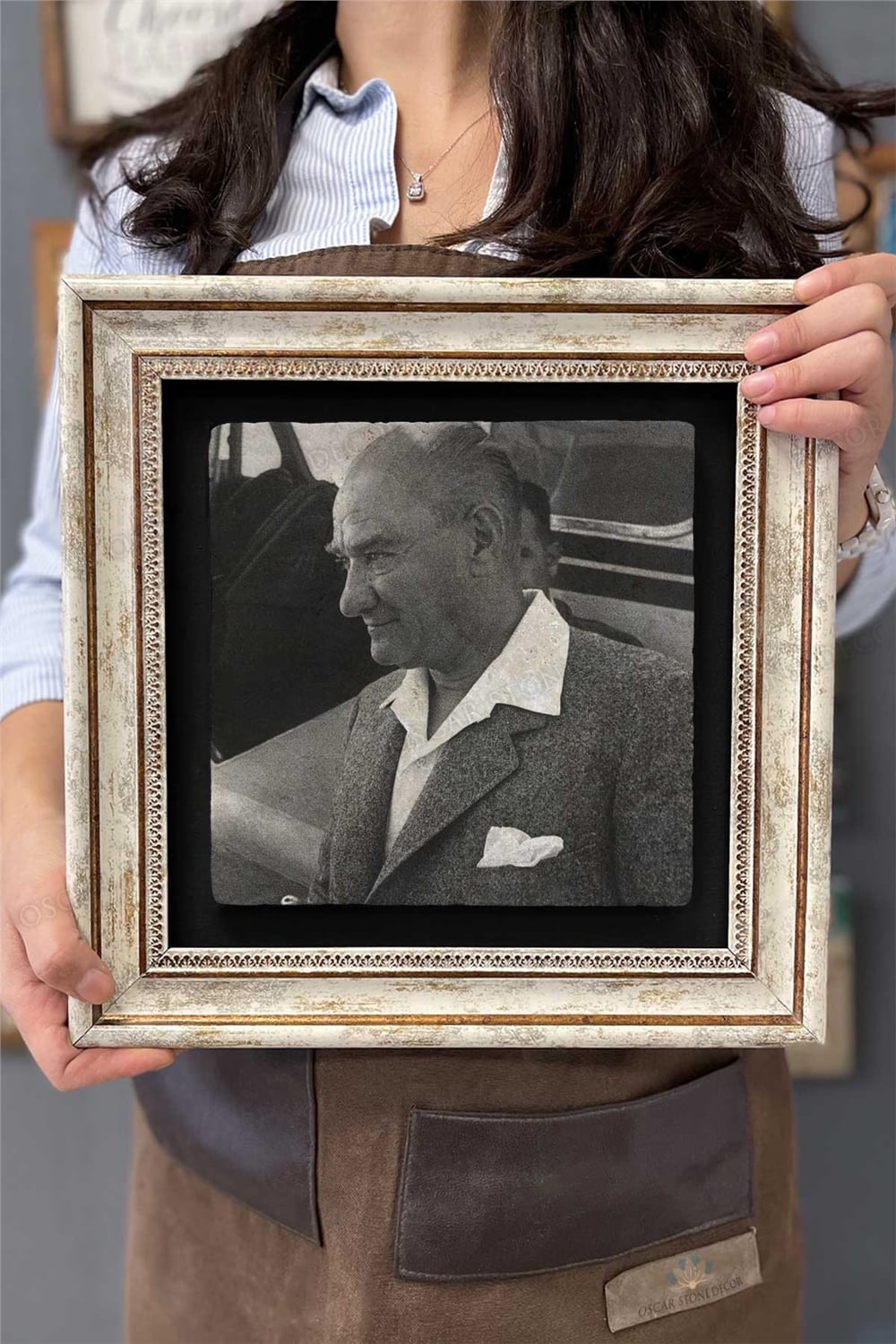 Oscar Stone Decor Çerçeveli Tablo Taş Duvar Dekoru 30 X 30 Cm Atatürk Takım Elbiseli