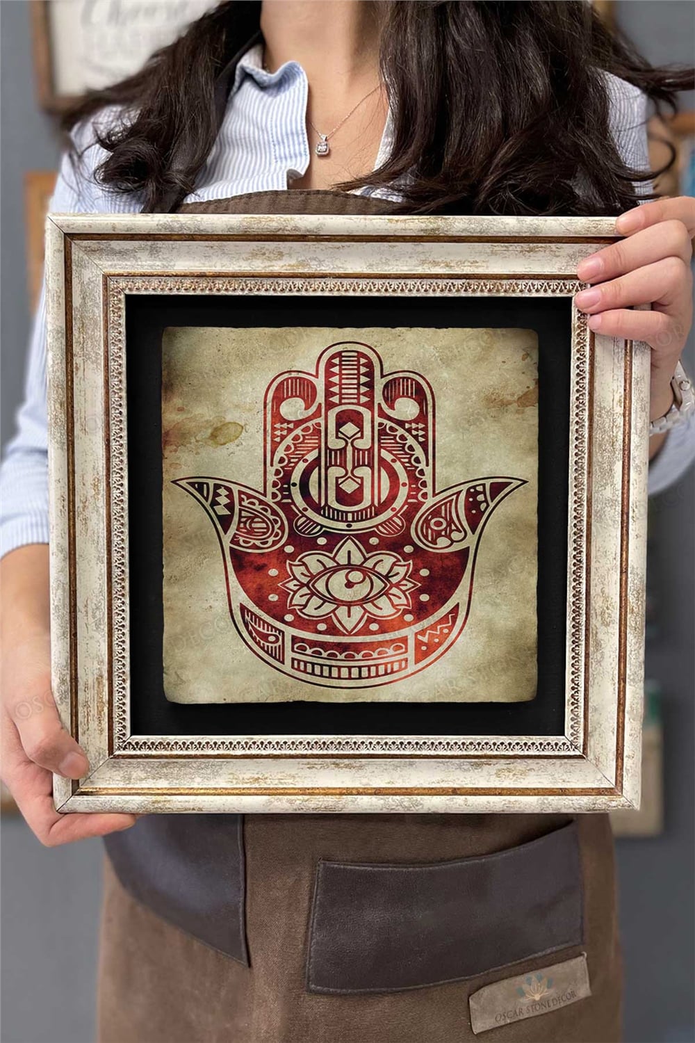 Oscar Stone Decor Çerçeveli Tablo Taş Duvar Dekoru 30 X 30 Cm Fatma Ana Eli Kırmızı