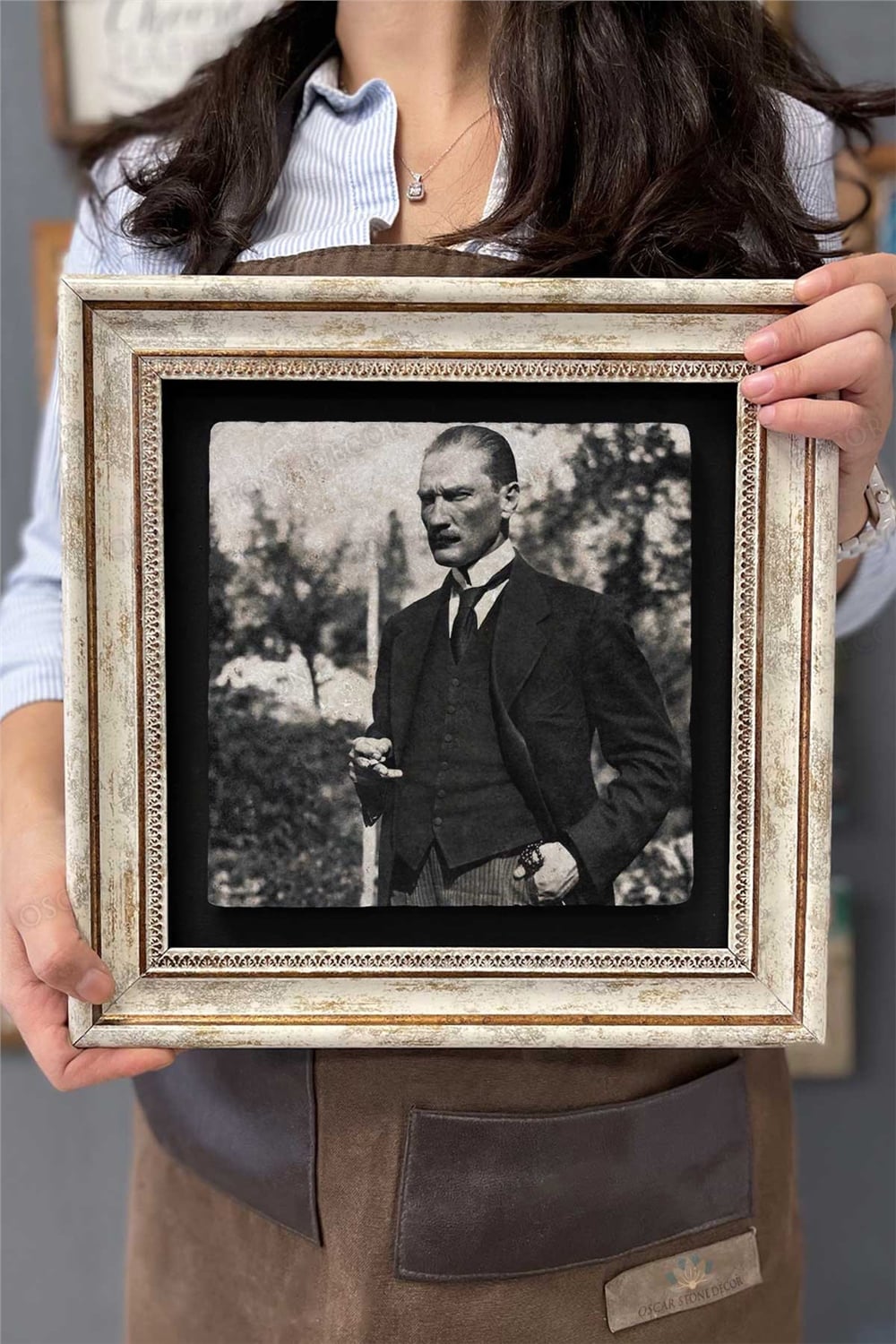 Oscar Stone Decor Çerçeveli Tablo Taş Duvar Dekoru 30 X 30 Cm Atatürk Sigara İçerken