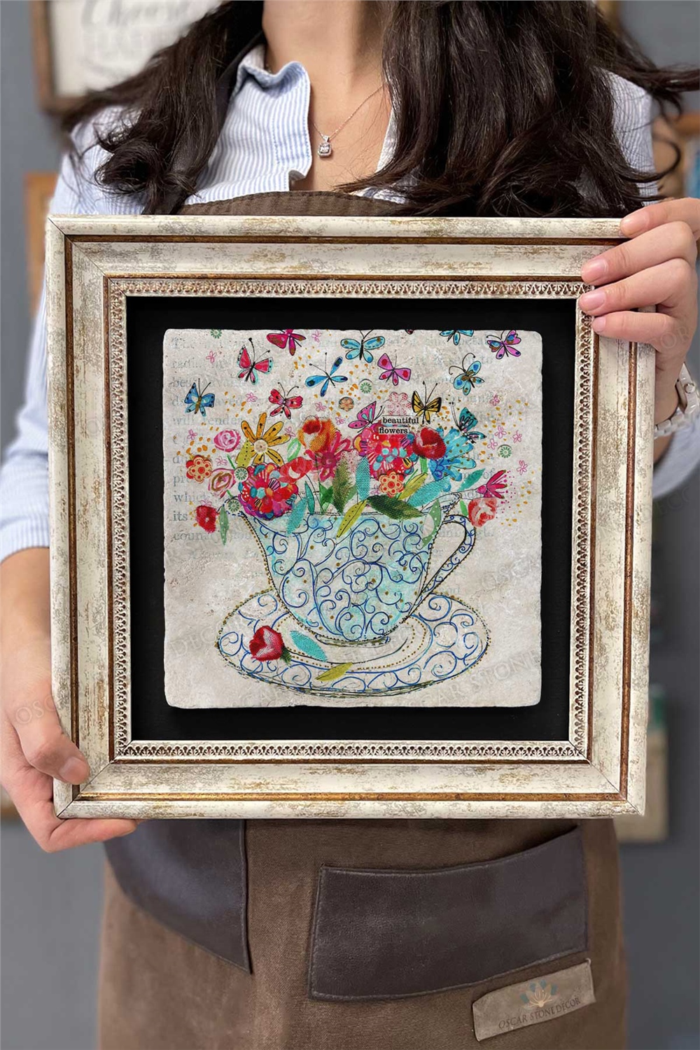 Oscar Stone Decor Çerçeveli Tablo Taş Duvar Dekoru 30 X 30 Cm Kelebek ve Çiçekler Fincan İçinde