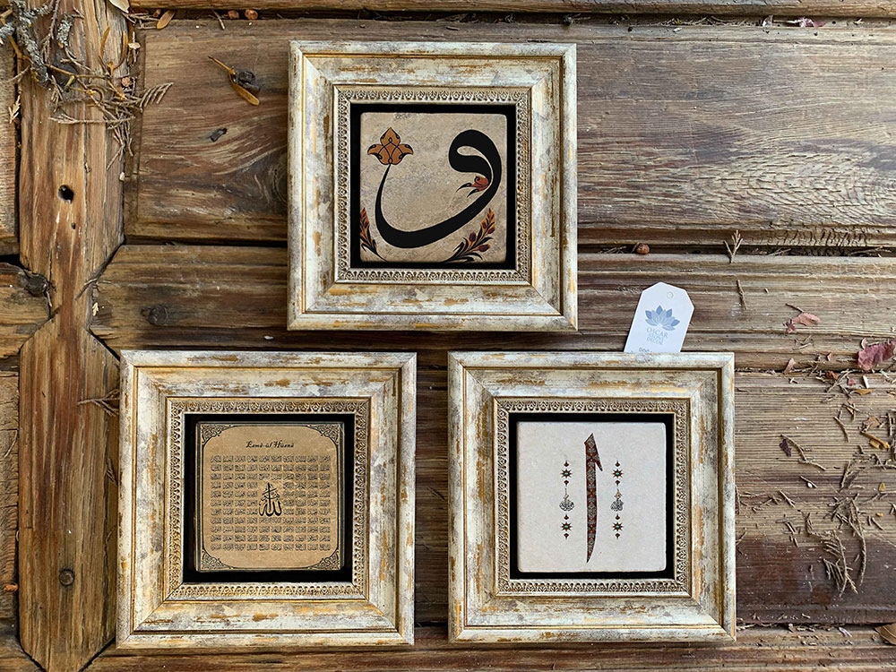 Oscar Stone Decor Çerçeveli Taş Duvar Dekoru Tablo 3'lü Set 20x20cm Vav Esmaül Hüsna Elif