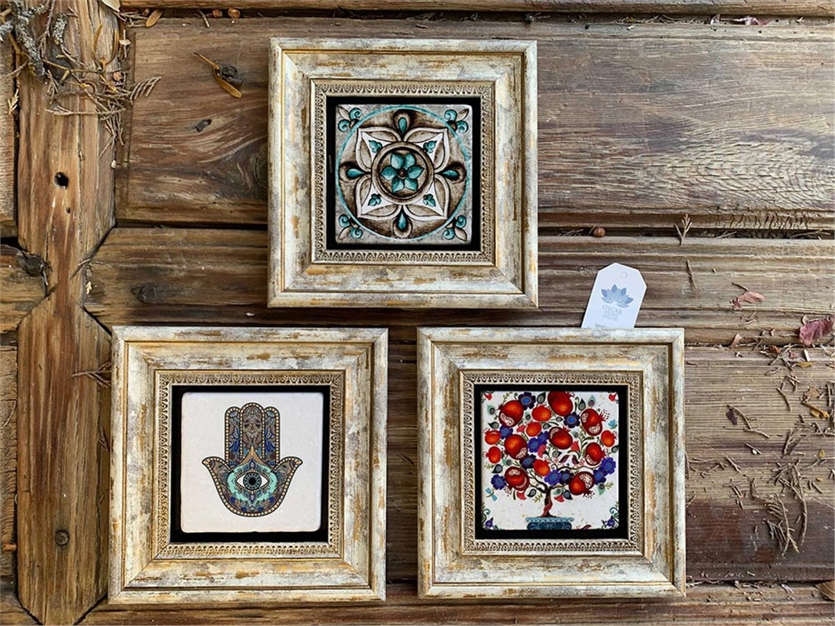 Oscar Stone Decor Çerçeveli Taş Duvar  Dekoru 20 x 20 cm Çini Nar Ağacı Desen Fatma ana