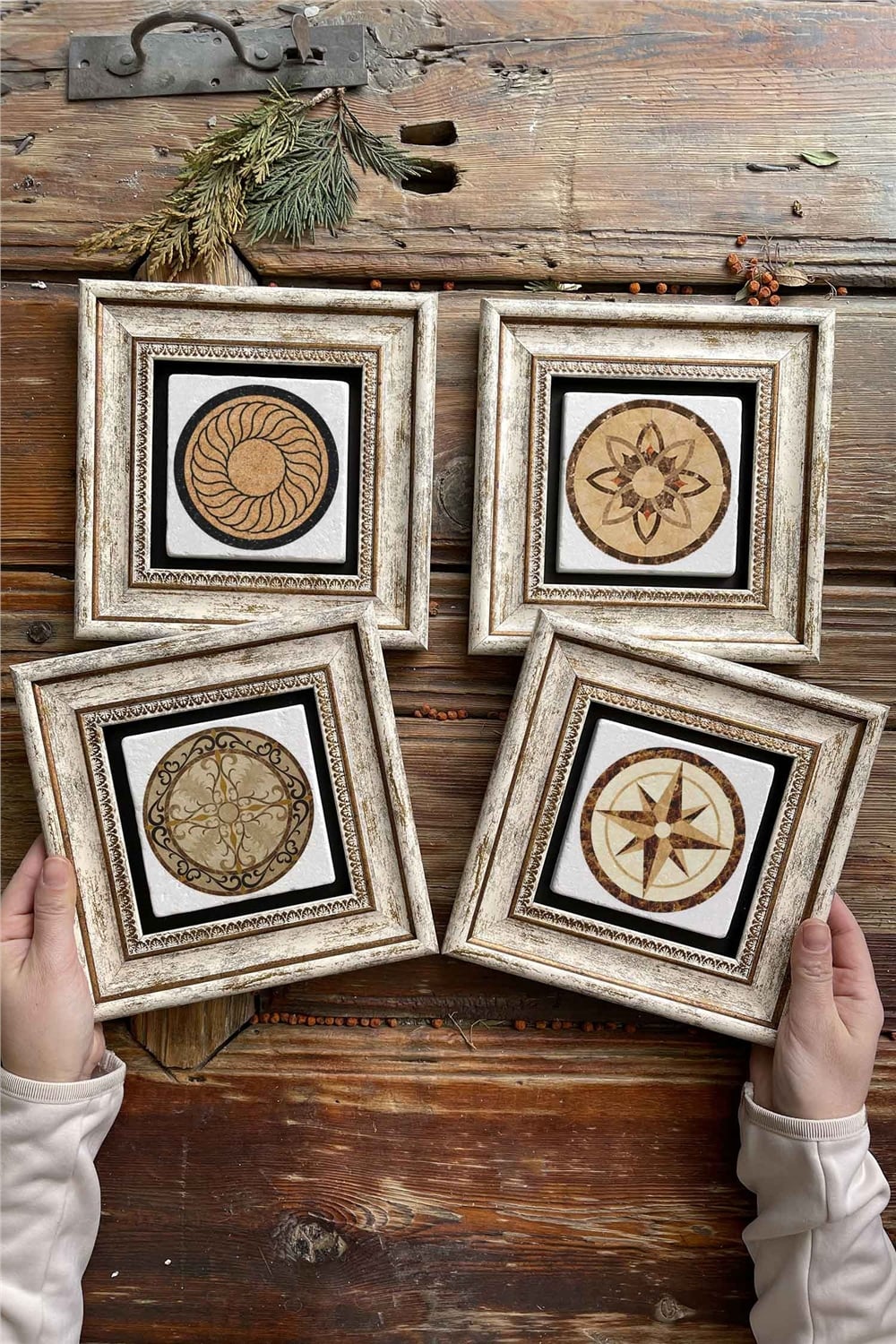 Oscar Stone Decor Çerçeveli Taş Tablo Duvar Dekoru 20x20cm 4'lü Set Pusula Desen Seti