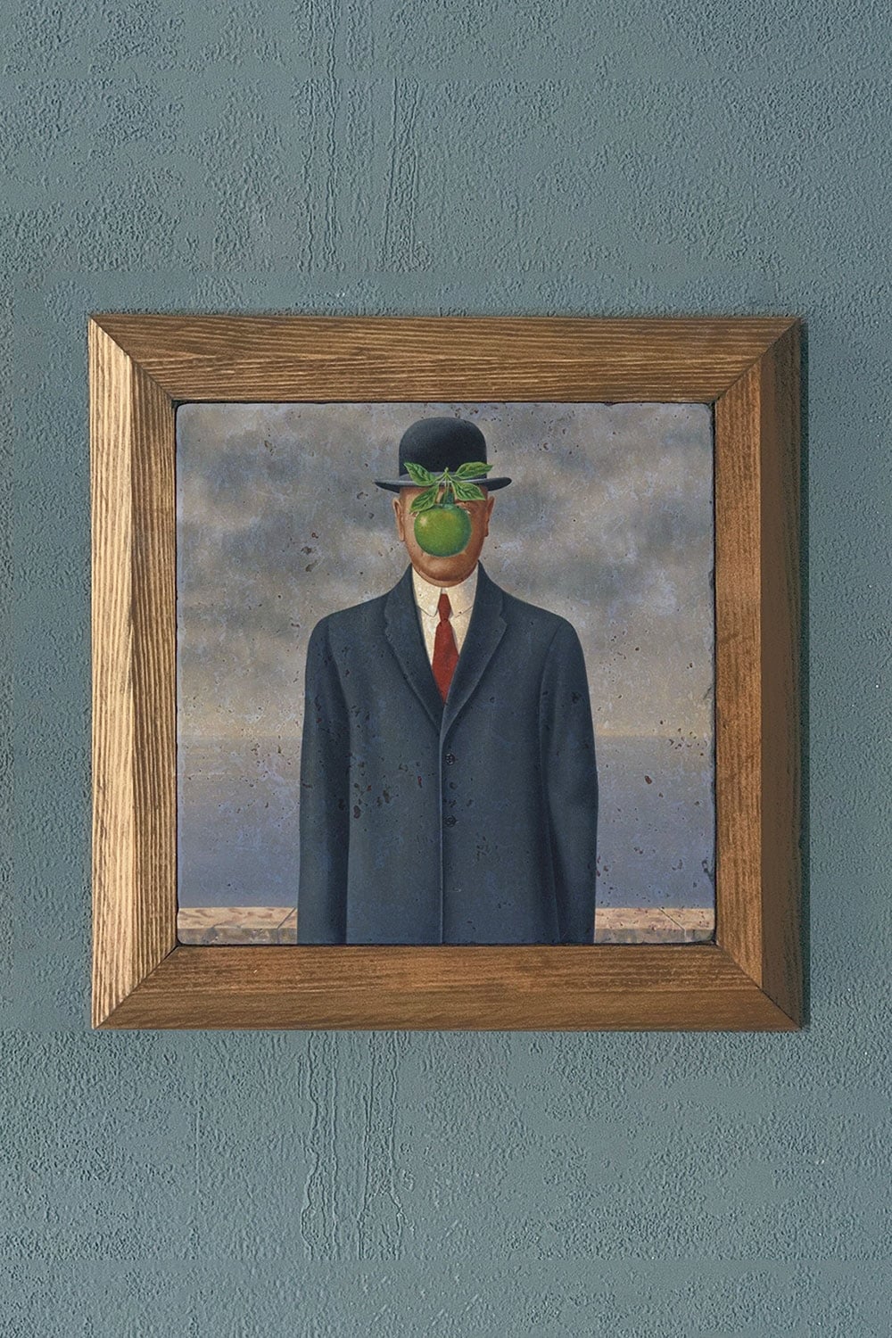 Oscar Stone Decor Masif Çerçeveli Doğaltaş Tablo 28x28 cm The Son of Man Rene Magritte