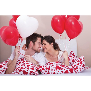 KBK Market Sevgiliye Özel Aşk Paketi-Romantik Ortam Oluşturma Paketi- 350 Kuru Gül Yaprağı, 10 Kalpli Mum ve 10 Kalpli Uçan Balon