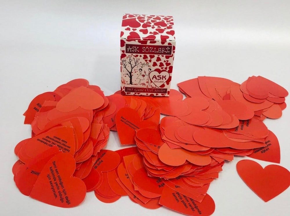 KBK Market 365 Adet Kırmızı Kalpli Aşk Sözcüğü