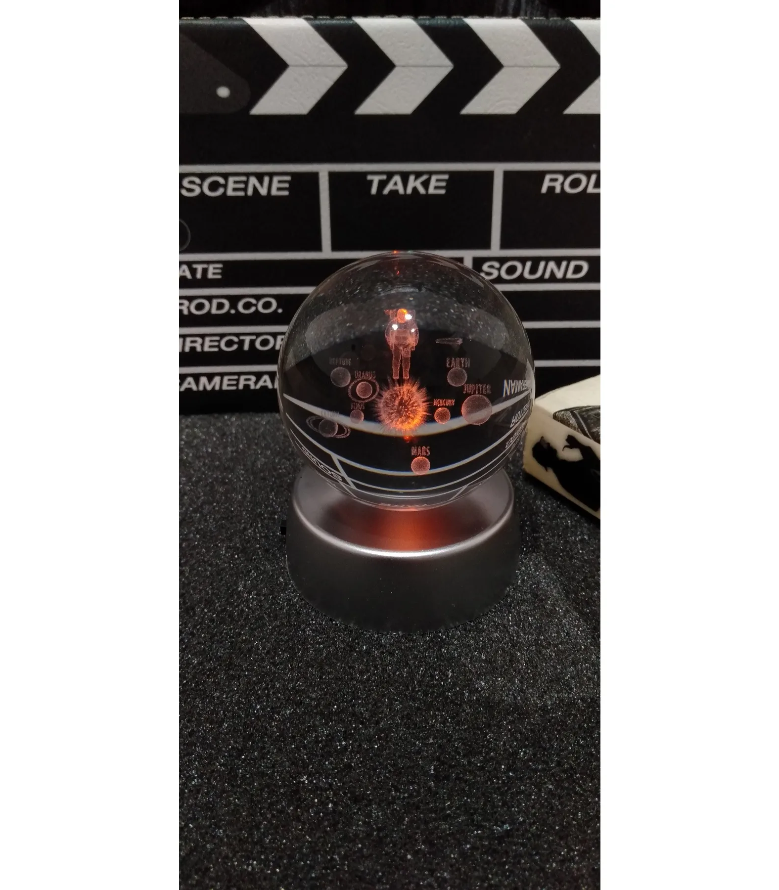 KBK Market Kristal3D Işıklı Renk Değiştiren Standlı Güneş Sistemi Astronot Tasarımı Cam Küre