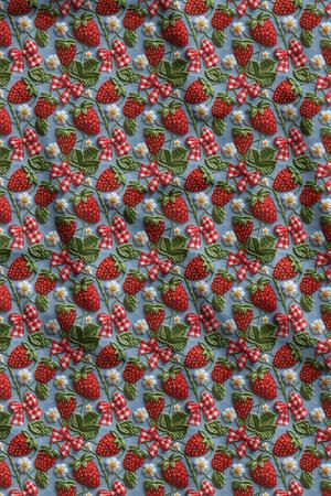 3D Çilek Desenli Dijital Baskılı Kumaş