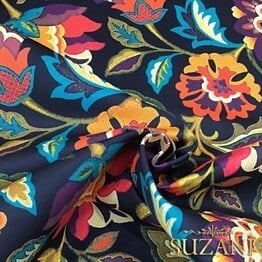 Koyu Zemin Üzeri Goblen Desenli Kumaş