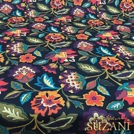 Koyu Zemin Üzeri Goblen Desenli Kumaş