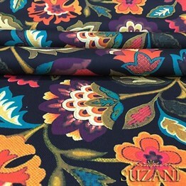 Koyu Zemin Üzeri Goblen Desenli Kumaş