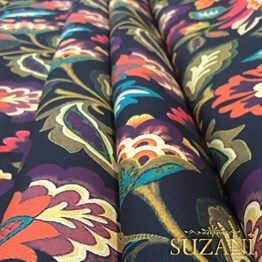 Koyu Zemin Üzeri Goblen Desenli Kumaş