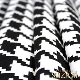 Siyah Beyaz Büyük Kazayağı Desenli Kumaş