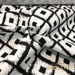 Siyah Beyaz İkat Baklava Desenli Kumaş