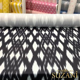 Siyah Beyaz İkat Desenli Kumaş