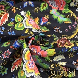 Siyah Zemin Mavi Pembe Çiçekli Kumaş