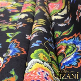 Siyah Zemin Mavi Pembe Çiçekli Kumaş