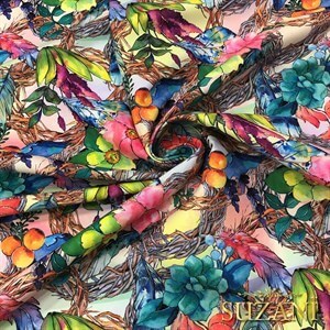 Batik Zemin Renkli Çiçekler Desenli Dijital Baskılı Kumaş