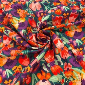 Çiçek Karnavalı Dijital Baskılı Kumaş