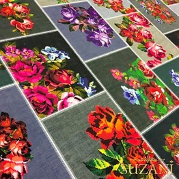 Keten Zemin Kırmızı Çiçek Kanaviçe Desenli Kumaş