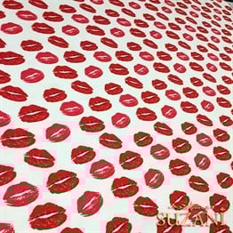 Kırmızı Dudak Desenli Kumaş