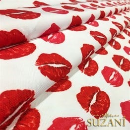 Kırmızı Dudak Desenli Kumaş