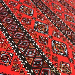 Kırmızı Etnik Desenli Kumaş