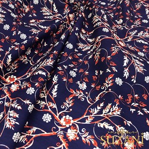 Lacivert Zemin Çıtır Çiçek Desenli Dijital Baskılı Kumaş