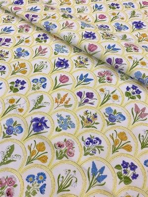 Madalyon Çiçekler Desenli Dijital Baskılı Kumaş