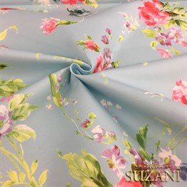 Mavi Zemin Güller Desenli Kumaş