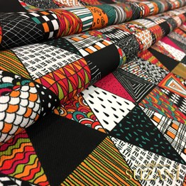 Motifli Üçgenler Desenli Kumaş