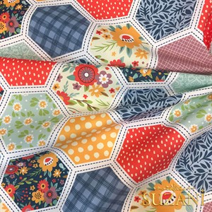 Petek Kırkyama Desenli Dijital Baskılı Kumaş