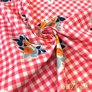 Pötikareli Çiçek Desenli Dijital Baskılı Kumaş