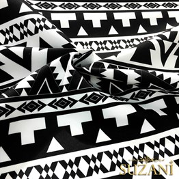 Siyah Beyaz Modern Etnik Kilim Desenli Kumaş