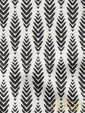 Siyah İkat Desenli Dijital Baskılı Kumaş