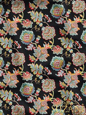 Siyah Zemin Çiçek Desenli Dijital Baskılı Kumaş