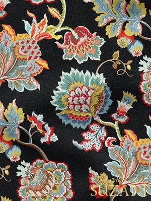 Siyah Zemin Çiçek Desenli Dijital Baskılı Kumaş