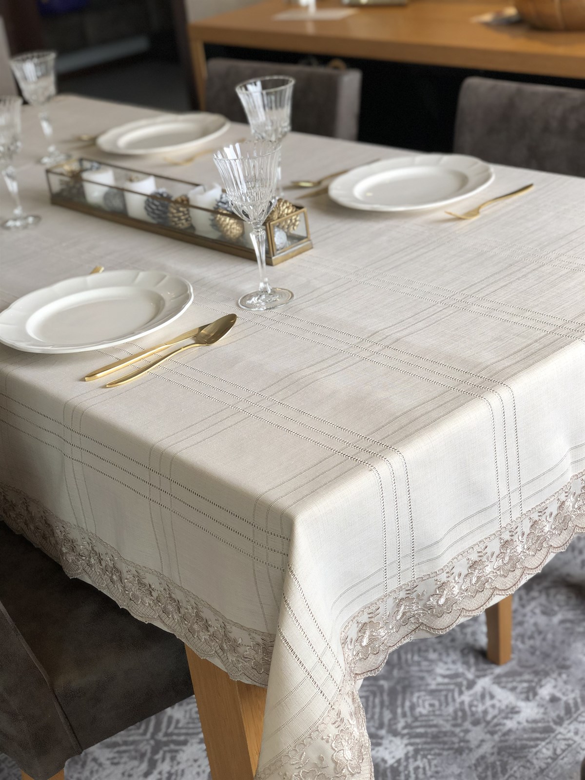 Botanik Bej Dantelli Masa Örtüsü
