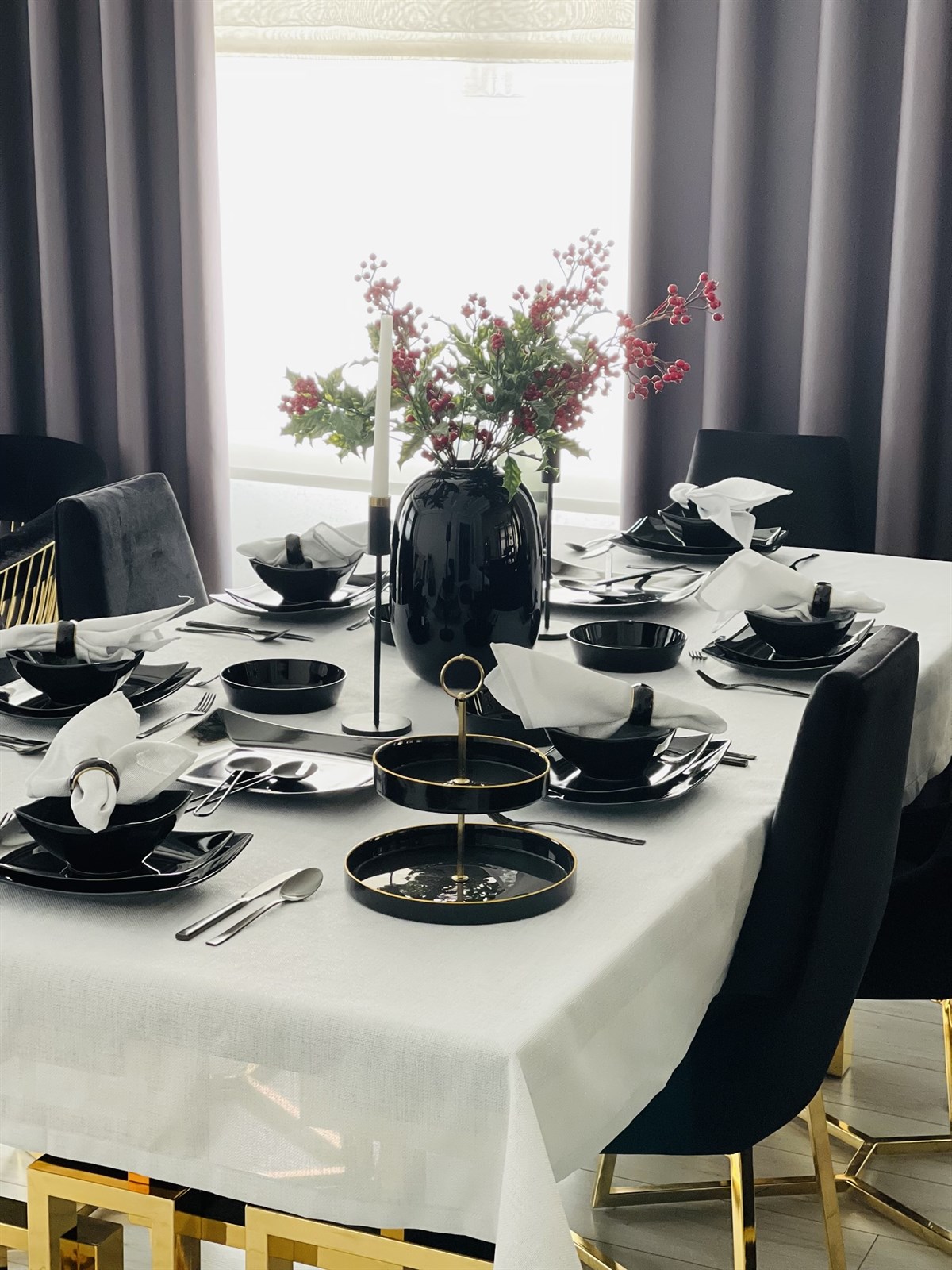 Mia Simli Gümüş Masa Örtüsü