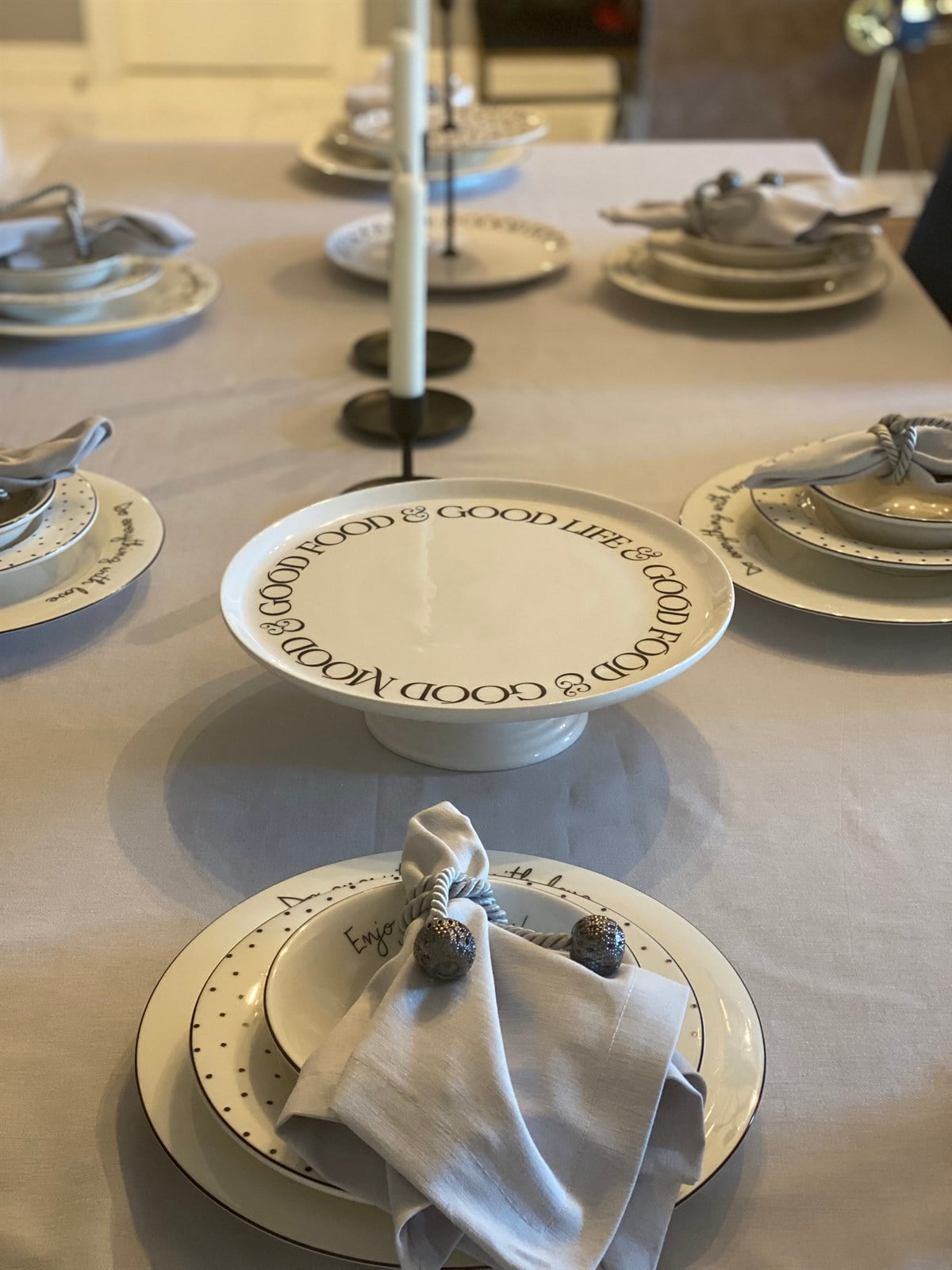 Tamriel Gri Peçeteli Masa Örtüsü 