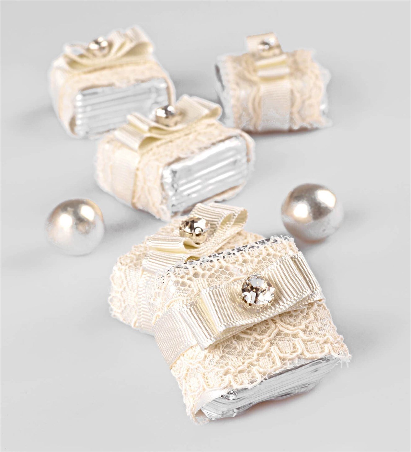 Krem Kurdeleli ve Dantelli Söz & Nişan Çikolatası