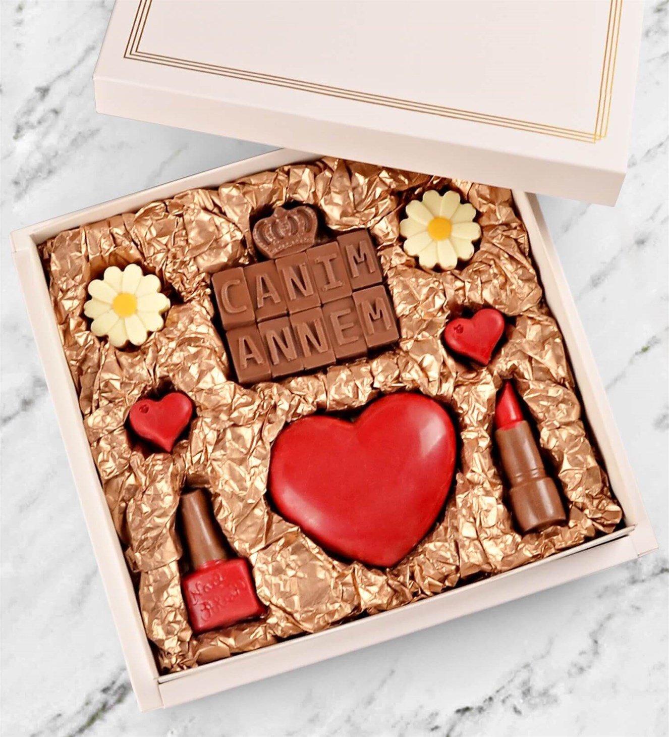 Taçlı Papatyalı 3 Boyutlu Kalpli Canım Annem Çikolatası