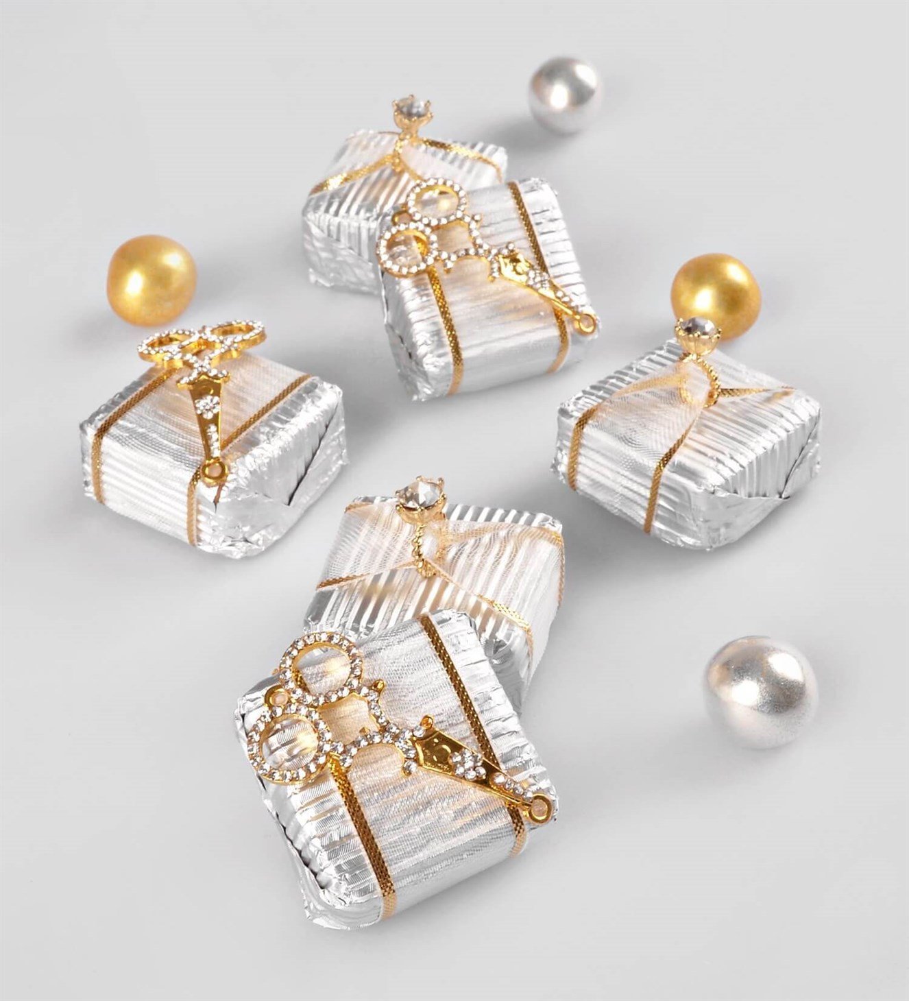 Altın Tek Taş Yüzüklü ve Makaslı Gümüş Söz & Nişan Çikolatası