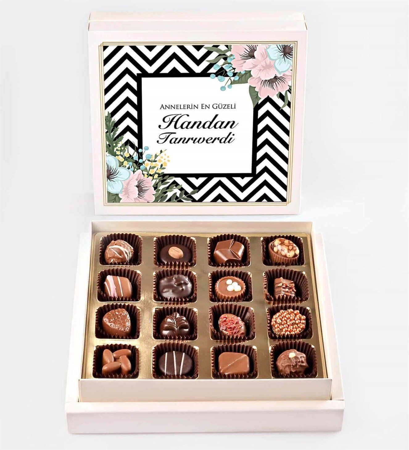 Anneye Özel İsimli Çiçek Tasarımlı Spesiyal Çikolata 16'lı