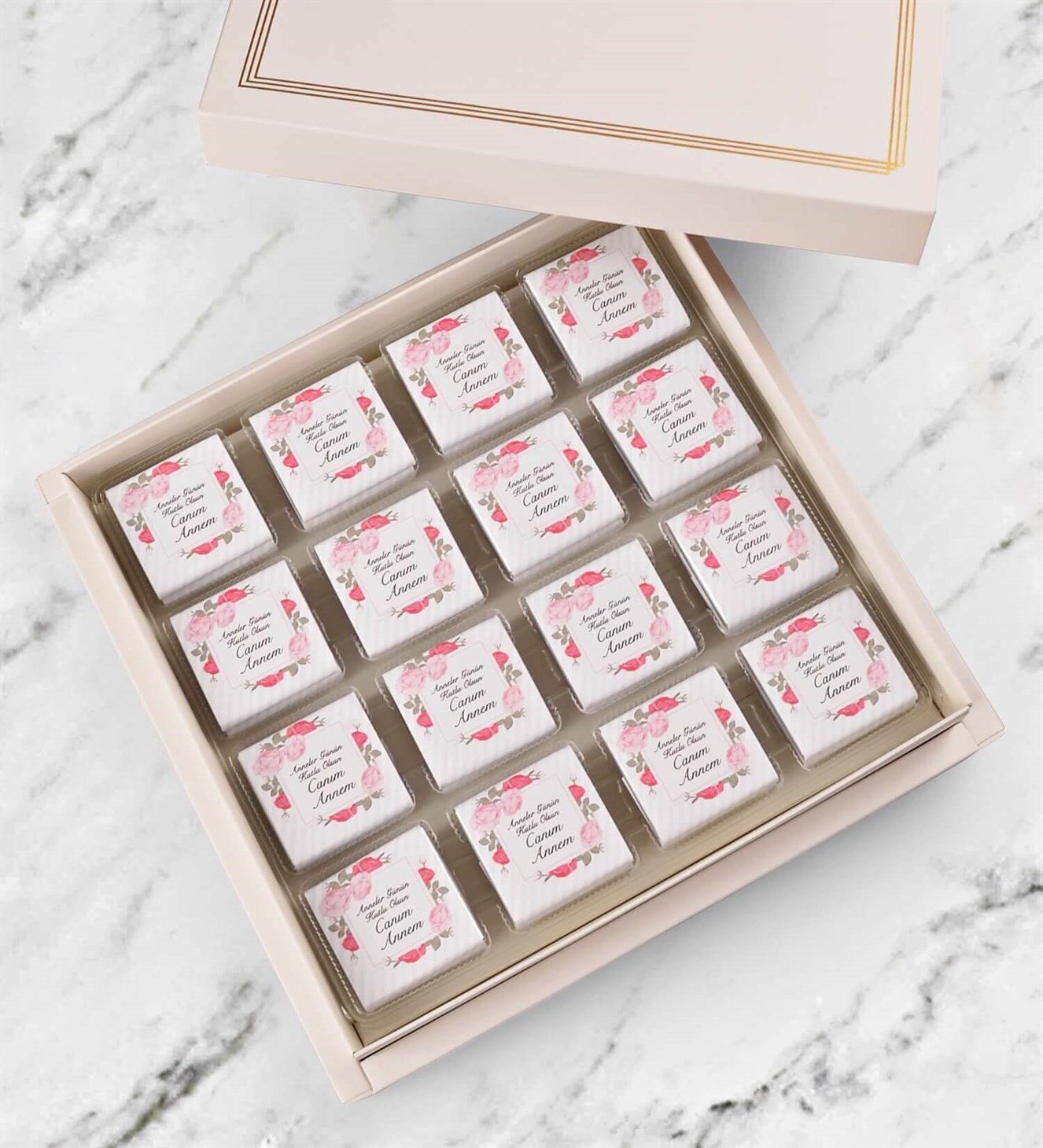 Çiçekli Anneler Günü Madlen Çikolatası