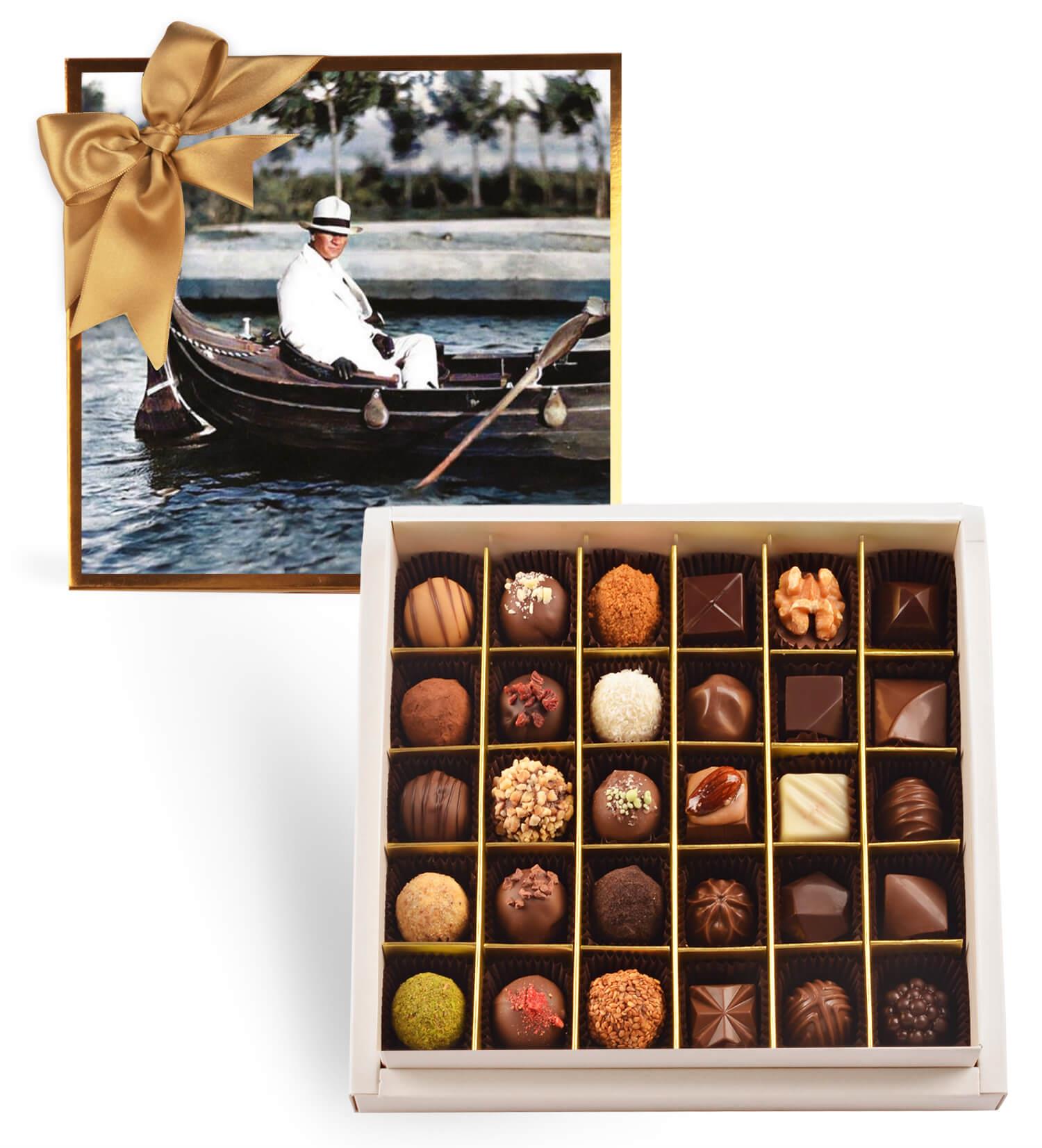 Beyaz Takım Elbiseli Atatürk | 30 Çeşitli Artisan Çikolata 30'lu